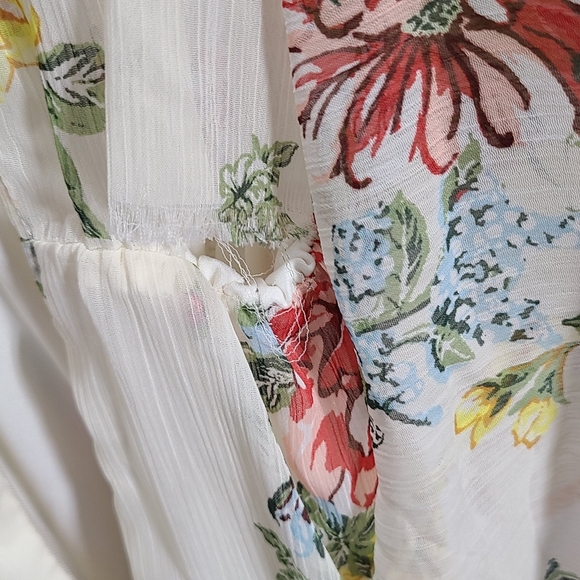 FLORAL CHARM MAXI DRESS - Picture 7 of 11
